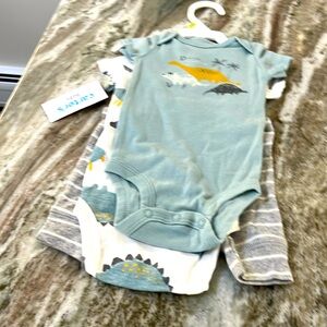 Baby boy CARTERS 3 monthss 3 piece set.